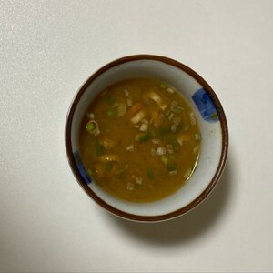 なめこと白菜と葱のお味噌汁